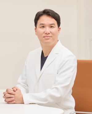 医師 長島 克 近影